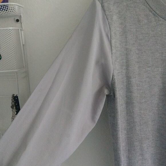 DKNY Crew Sweater with Fabric Sleeves Gray size Medium - Picture 3 of 5